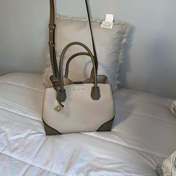 MICHAEL KORS
Mercer Gallery Medium Color Block Pebbled Leather Satchel - Picture 2 of 15